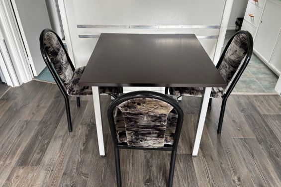 2-Bedroom Motel (Bunks) - dining table