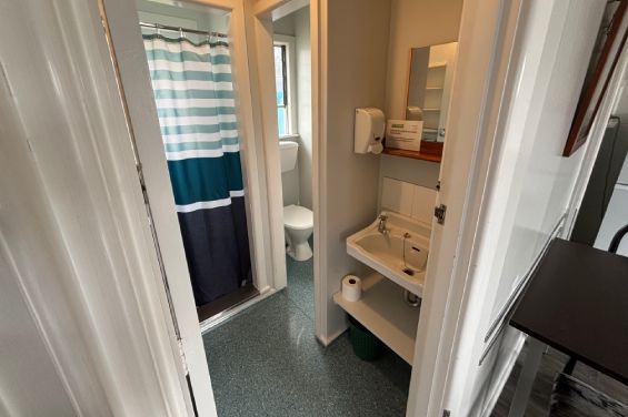 2-Bedroom Motel (Bunks) - bathroom