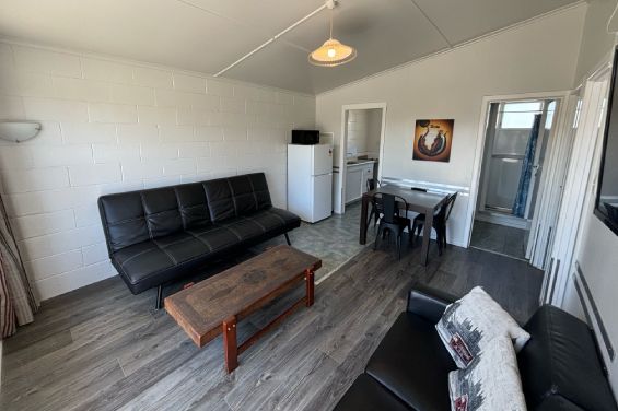 2-Bedroom Motel - lounge