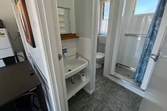 2-Bedroom Motel - bathroom