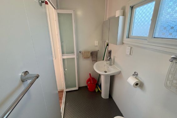 Self-Contained Cabin (Double) - bathroom