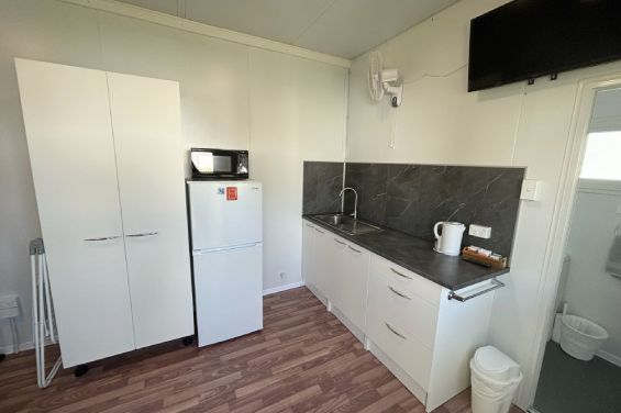 Self-Contained Cabin (Triple) - kitchenette